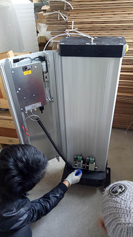 打開英國(guó)進(jìn)口SR模塊化吸干機(jī)前控制面板