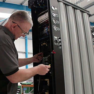 SR模塊化高純制氮機在英國工廠車間 SR模塊化高純制氮機在英國工廠車間