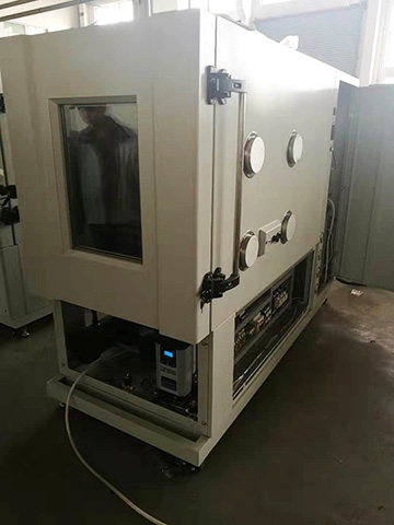 英國(guó)小型模塊干燥機(jī)集成到高低溫環(huán)境試驗(yàn)箱里的照片